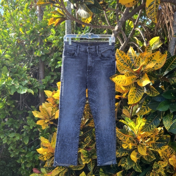MOTHER The Insider Crop Step Fray Jeans - Picture 1 of 9